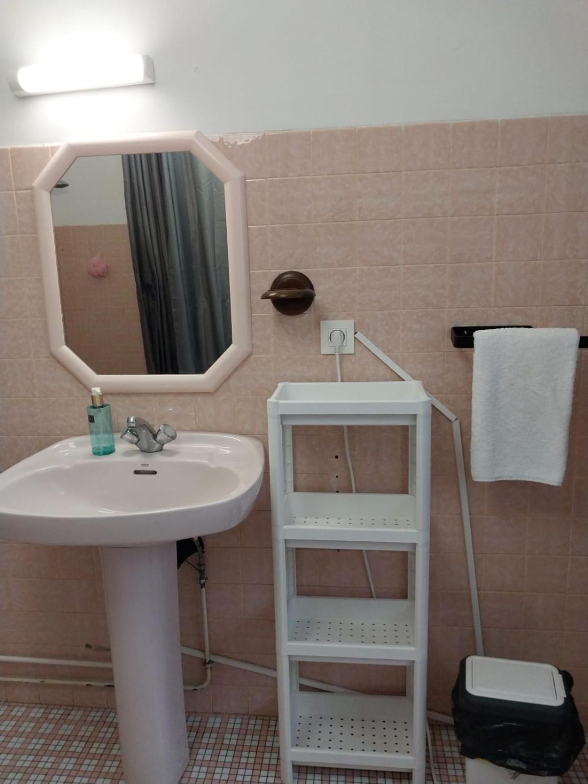 Econmic Room In A Private Apartament Hendaye Bagian luar foto