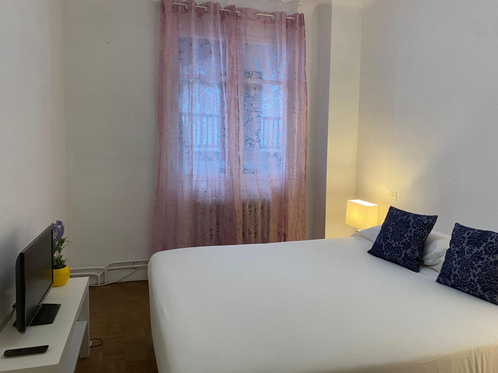 Econmic Room In A Private Apartament Hendaye Bagian luar foto